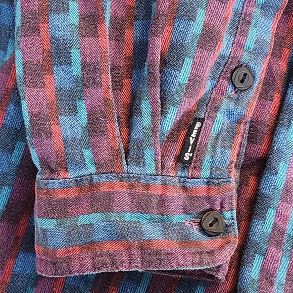 Vintage Levi's Southwestern Style Geometric Print Button Down Shirt Sz XL - Picture 6 of 10